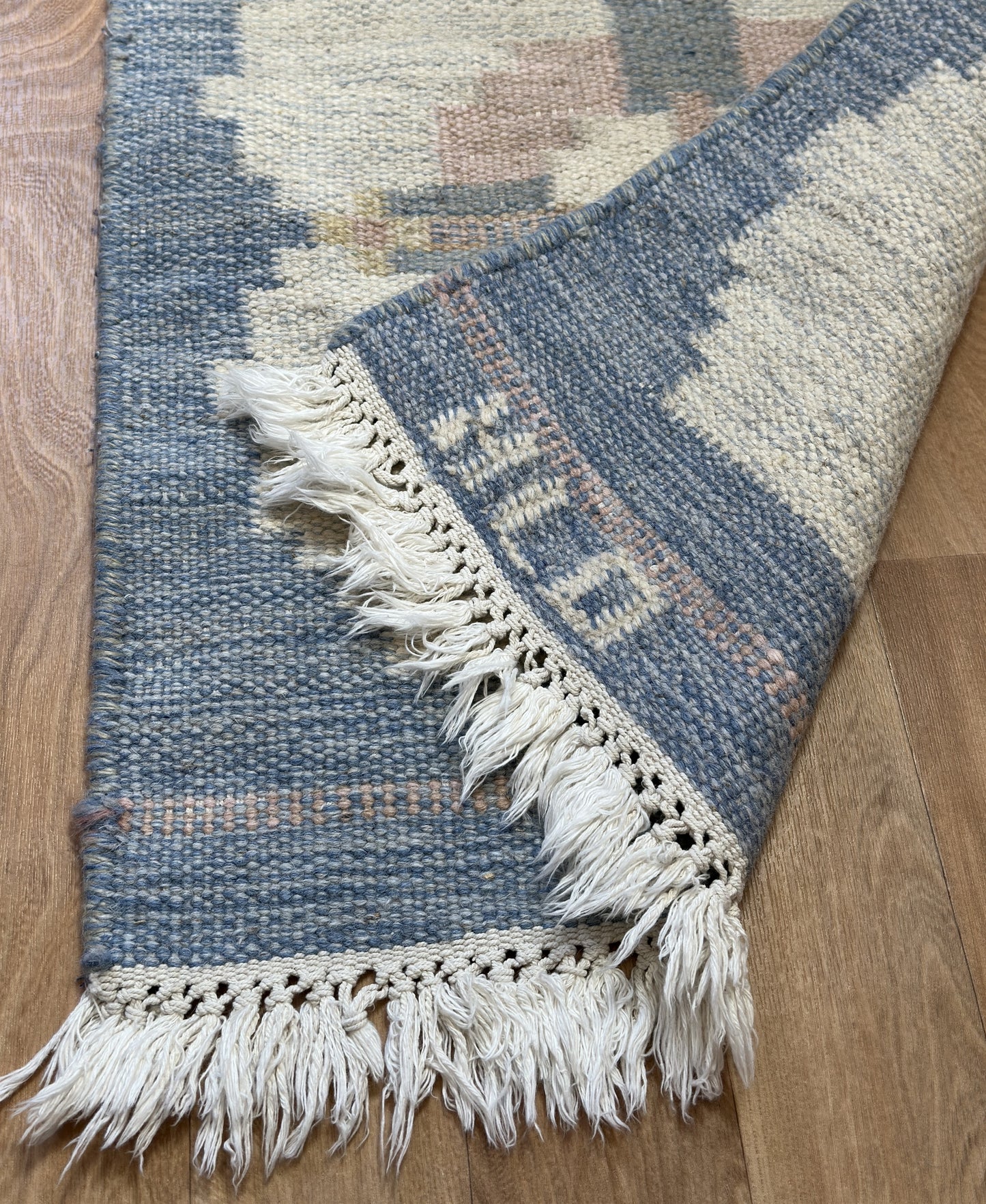 Vintage Flat-Weave Rolläkan Rug Signed HLO Velour Haven