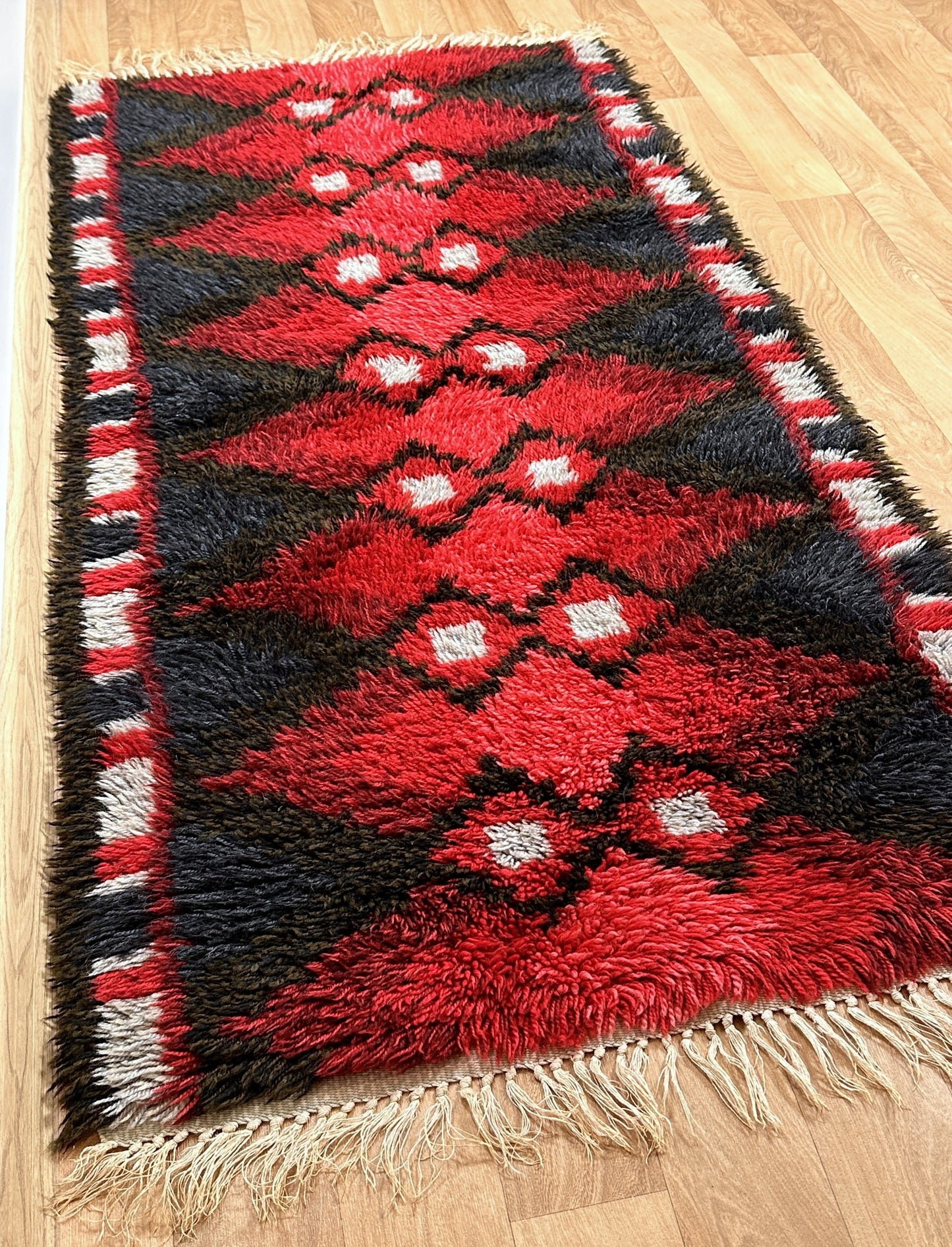 Abstract Vintage Rya Rug - Red & Black | 2'7 x 5'7 Velour Haven