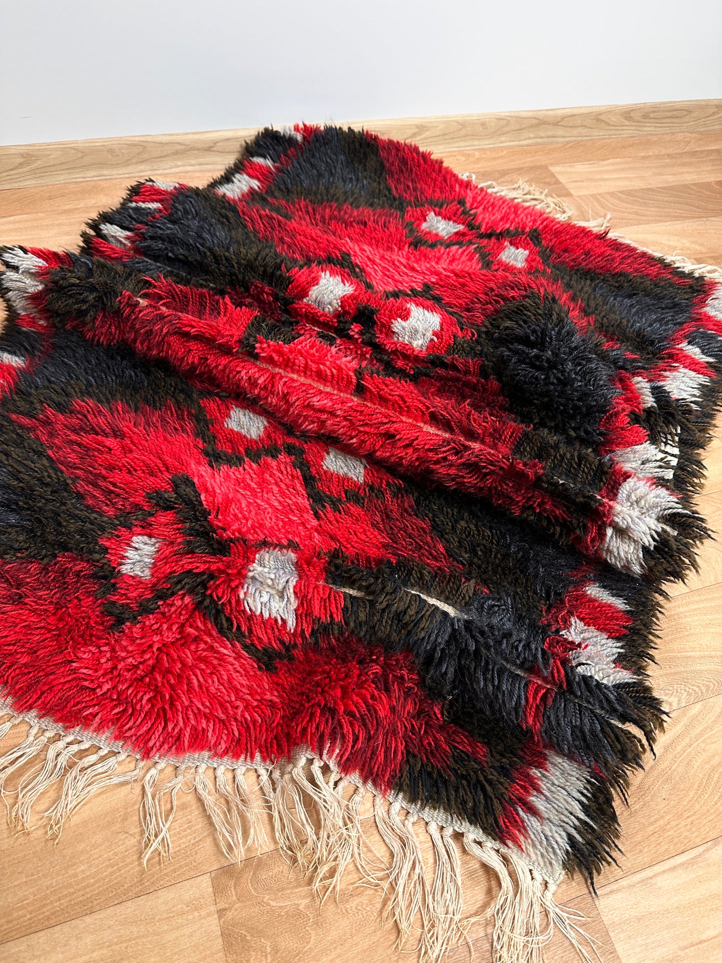 Abstract Vintage Rya Rug - Red & Black | 2'7 x 5'7 Velour Haven