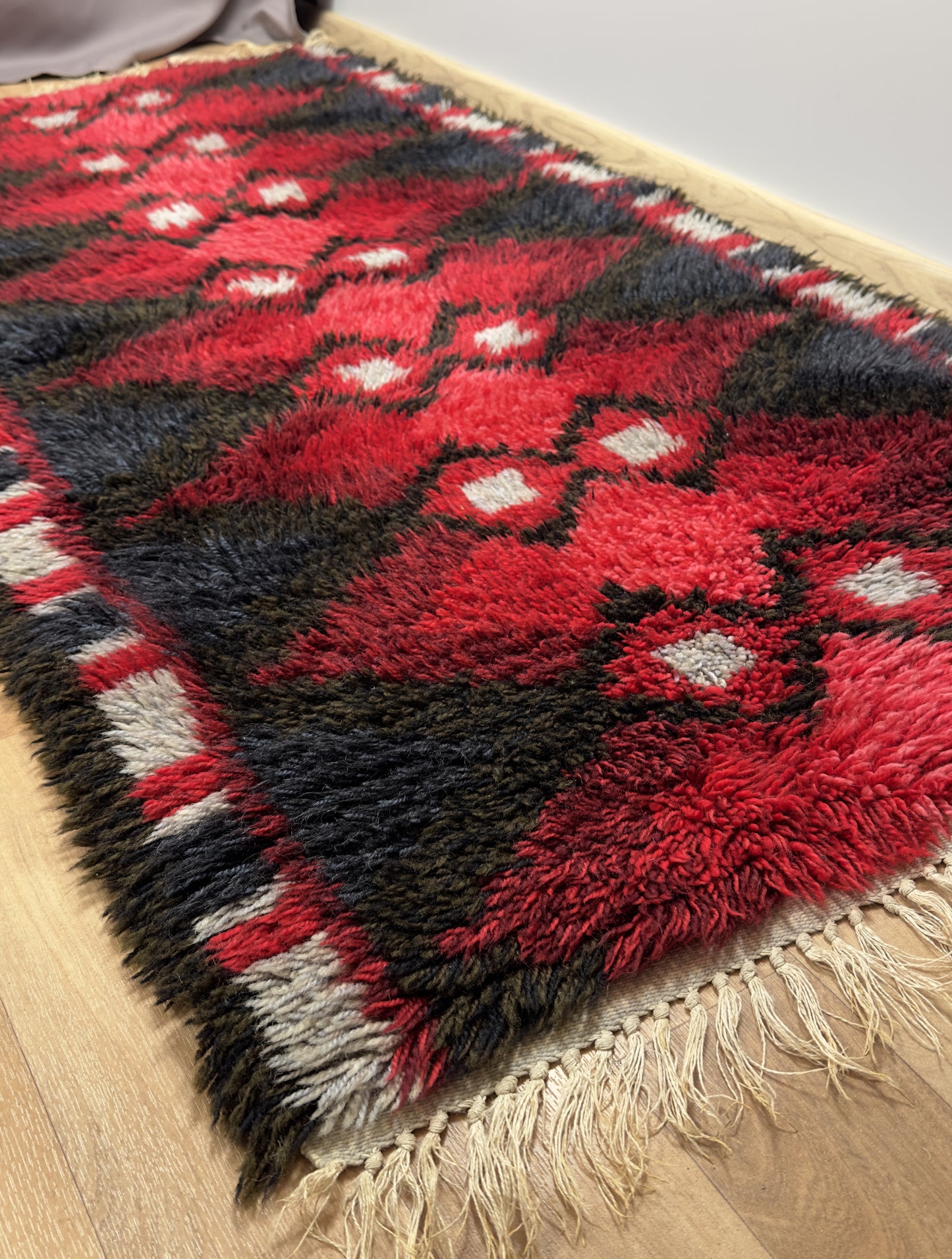 Abstract Vintage Rya Rug - Red & Black | 2'7 x 5'7 Velour Haven