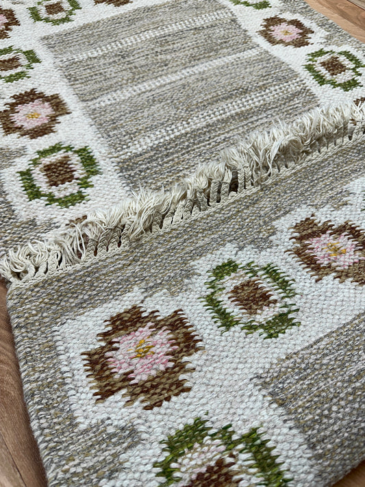 Swedish Flat-Weave Rollakan Rug large