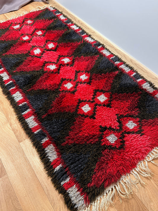 Abstract Vintage Rya Rug - Red & Black | 2'7 x 5'7 Velour Haven
