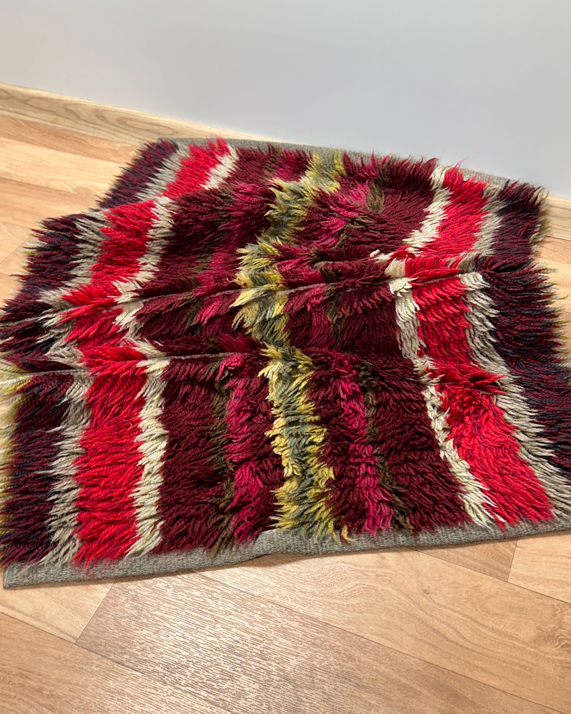 Vintage Swedish Rya Rug | 2'1 x 3'1 Velour Haven