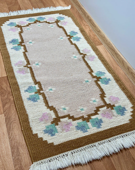 Swedish Flat-Weave Rolläkan Rug Velour Haven